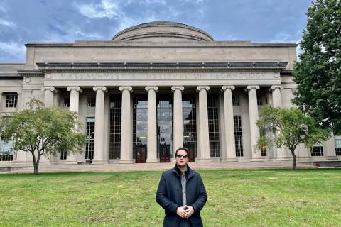 García-Ayllón en el MIT.